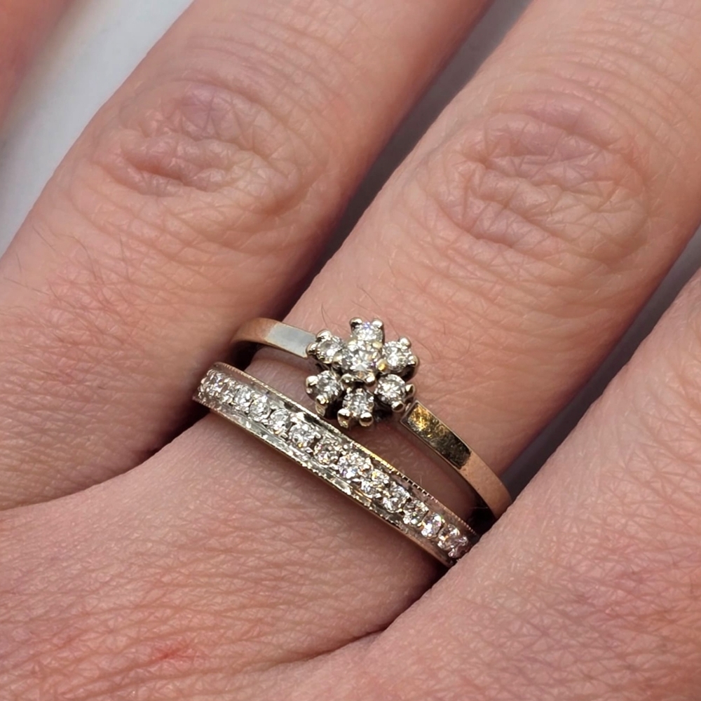 18K GOLD DIAMOND RING